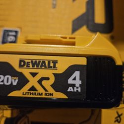 New DEWALT 20V MAX Compact Lithium-Ion 4.0Ah Battery(FIRM 50)
