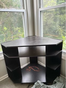 Corner tv stand