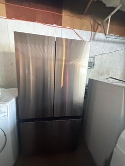 Very nice refrigerator  Samsung like new everything work good only $650