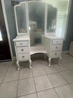 Vanity desk/ attached mirror