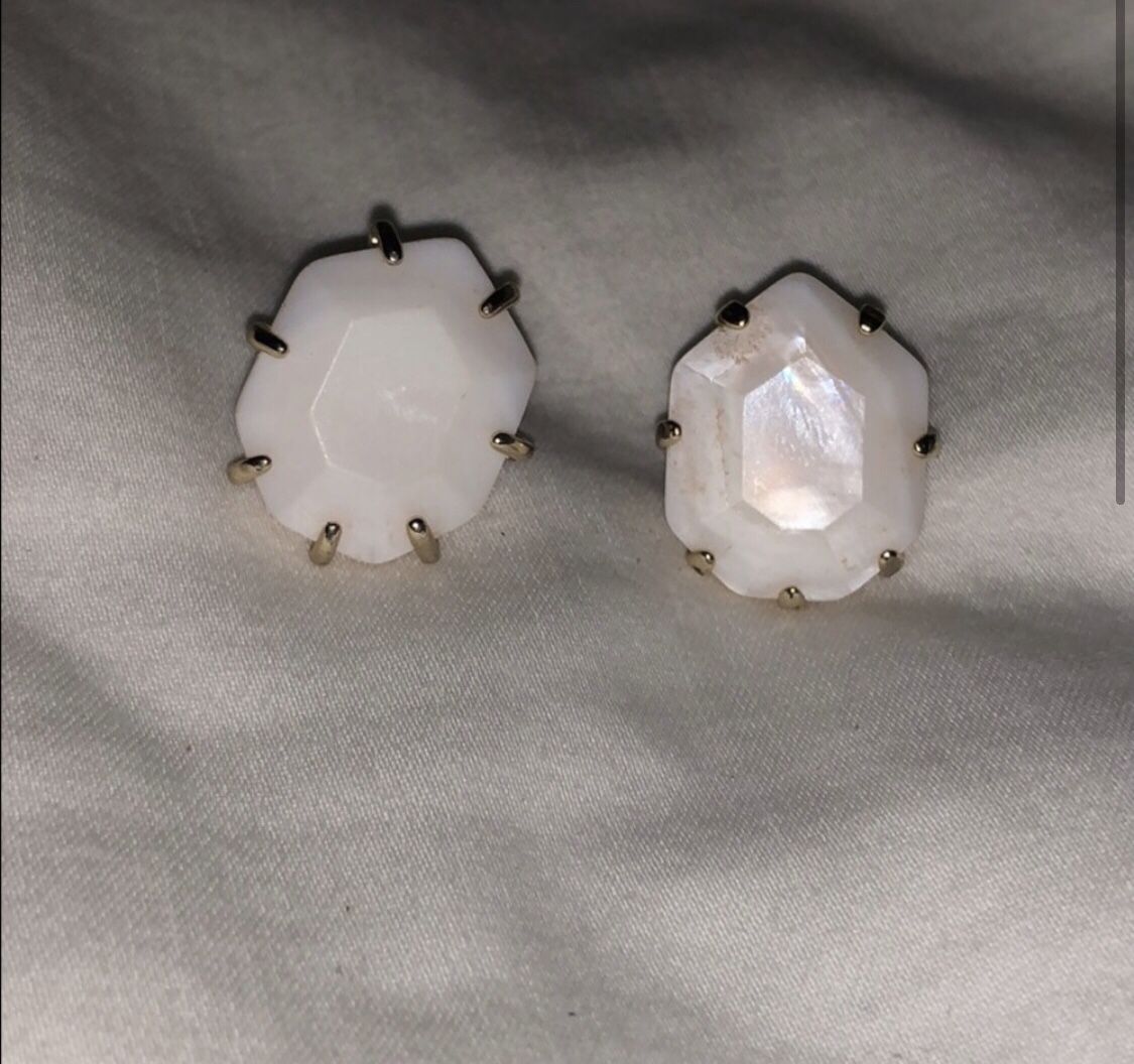 Pearl Kendra Scott Studs