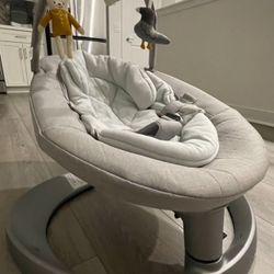LEAF™ grow Baby Seat with Toy Bar
