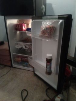 Hisense 4.4 cu.ft fridge with freezer