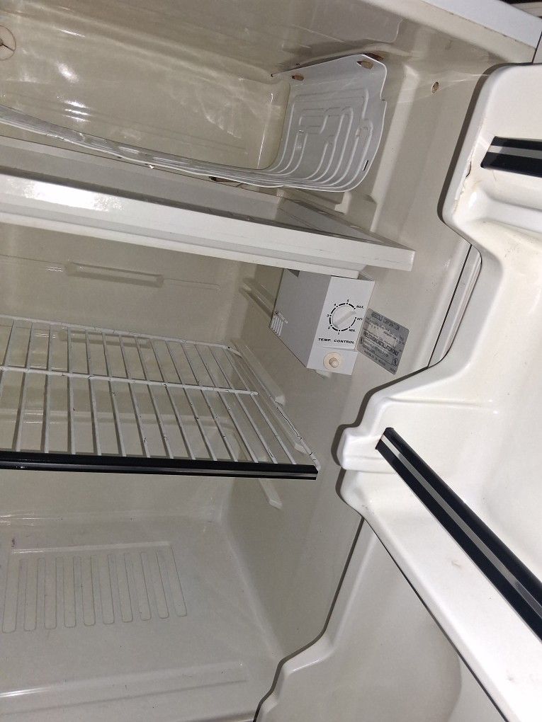 Mini Fridge With Fridge With Freezer Works Great