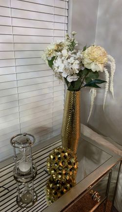 Decorative vase with flowers