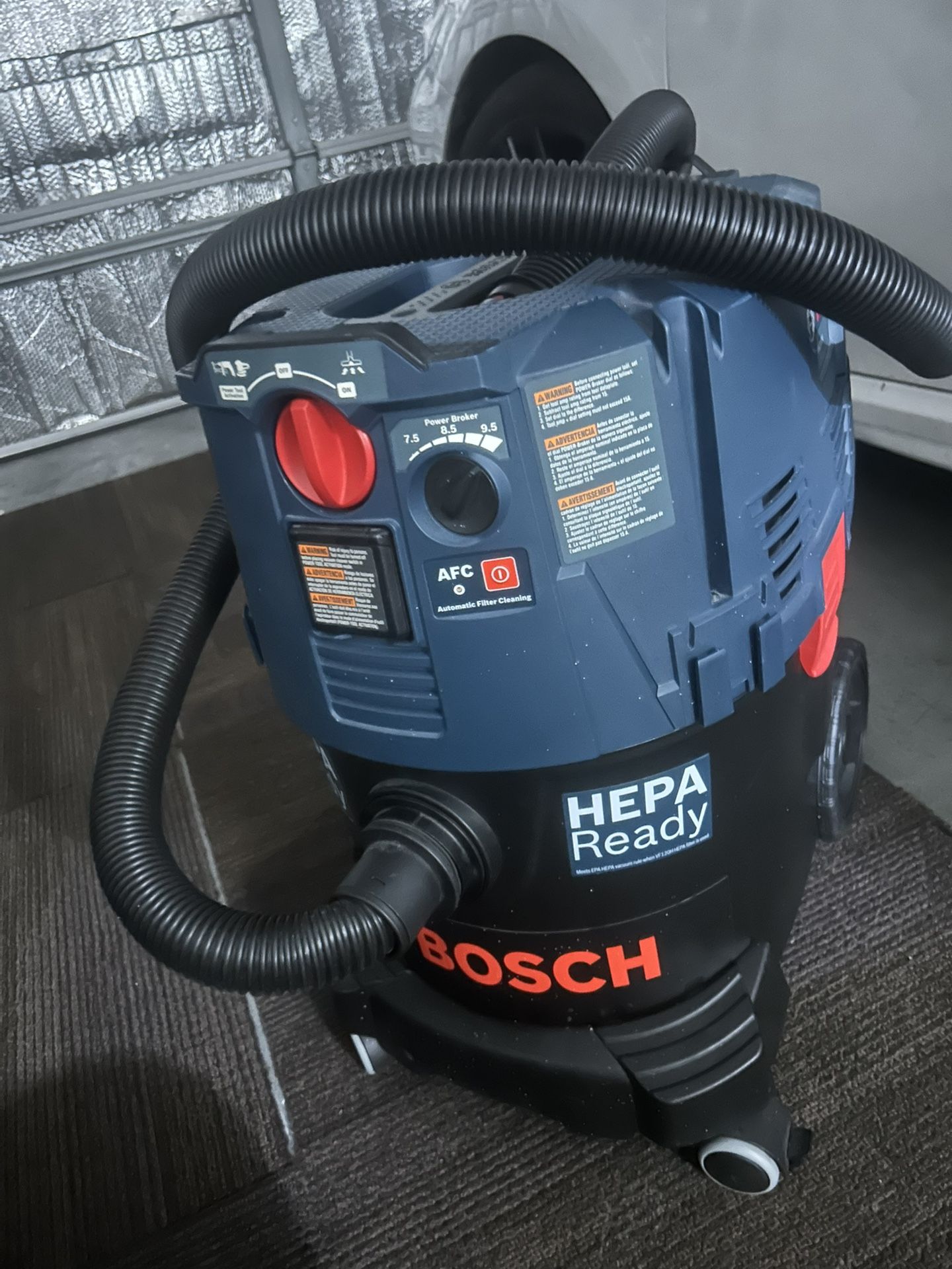 9 Gallon Corded Wet/Dry Dust Extractor Vacuum with Auto Filter Clean and HEPA Filter