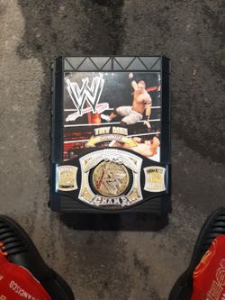 2015 WWE WRESTLING FIGURE HOLDER WITH SPINNING WWE  WHEEL 🤩