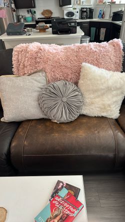 Blanket Pink And Dec Pillows 