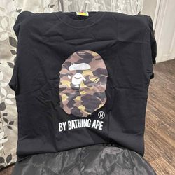 A Bathing Ape (BAPE) Men’s Graphic Tee – Ape Head Logo – Size L