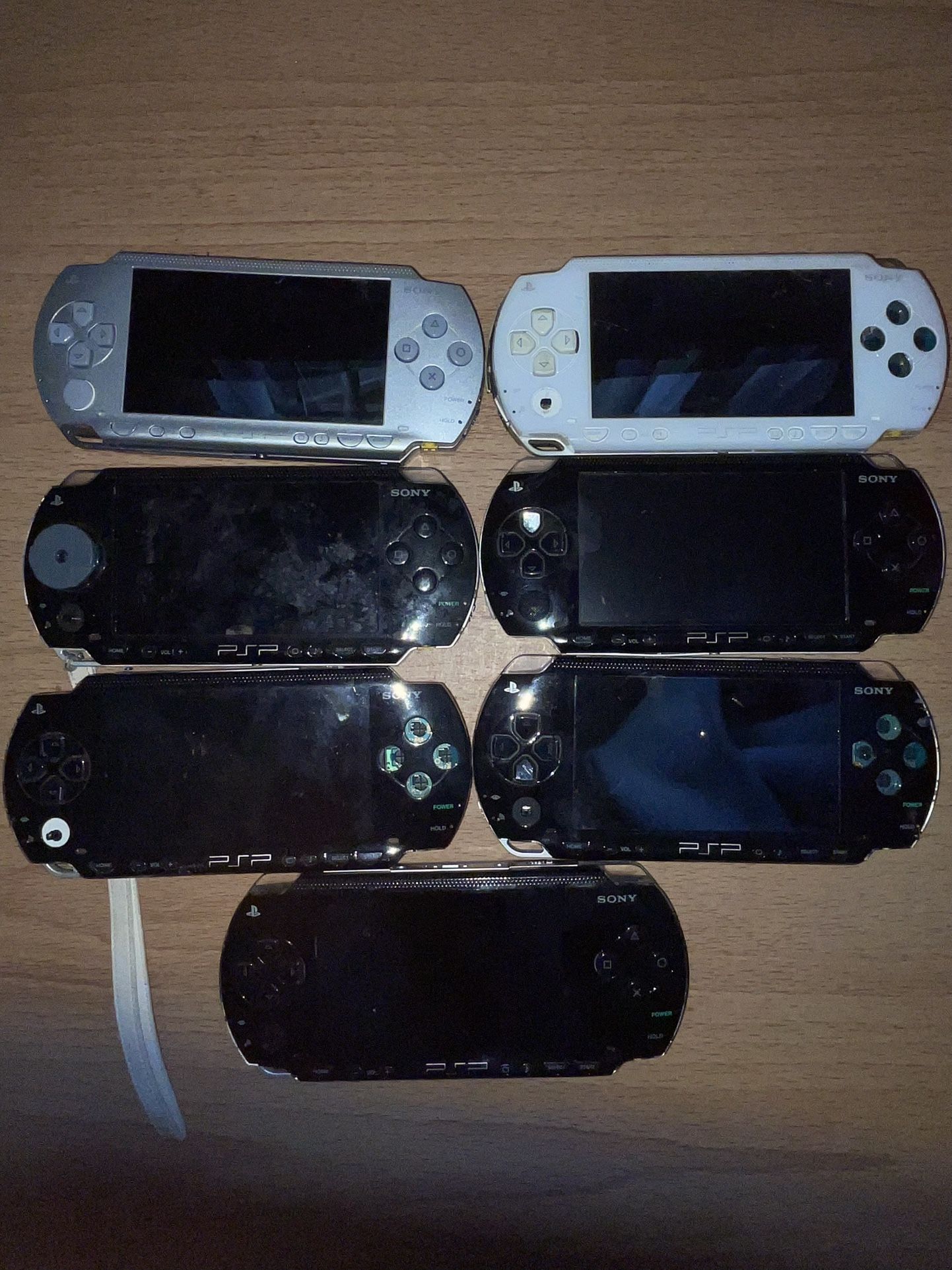 Console Lot 17 PSP PSP’s,13 DSI DSi’s,Wii U Gamepad,18 iPhone 5c,iPhone SE 2,PS2