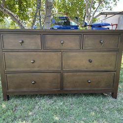 Dresser