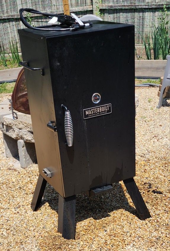 Masterbuilt Adventure Series Wood Chips Vertical Smoker Black for Sale ...