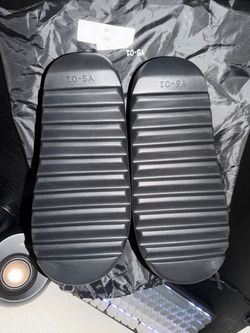 Adidas Yeezy Slide Dark Onyx Size 28