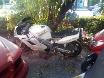Fzr1000