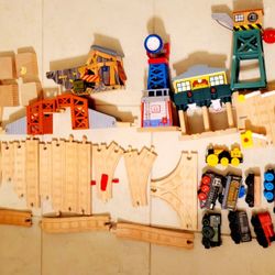 Thomas Wooden Railway Town Track Set With Lots Of Trains