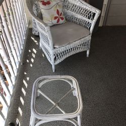 Authentic 1930 wicker chair w/bamboo table