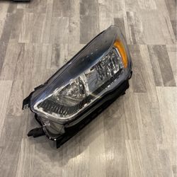2017-2019 Ford Escape Front Left Side Halogen Headlight
