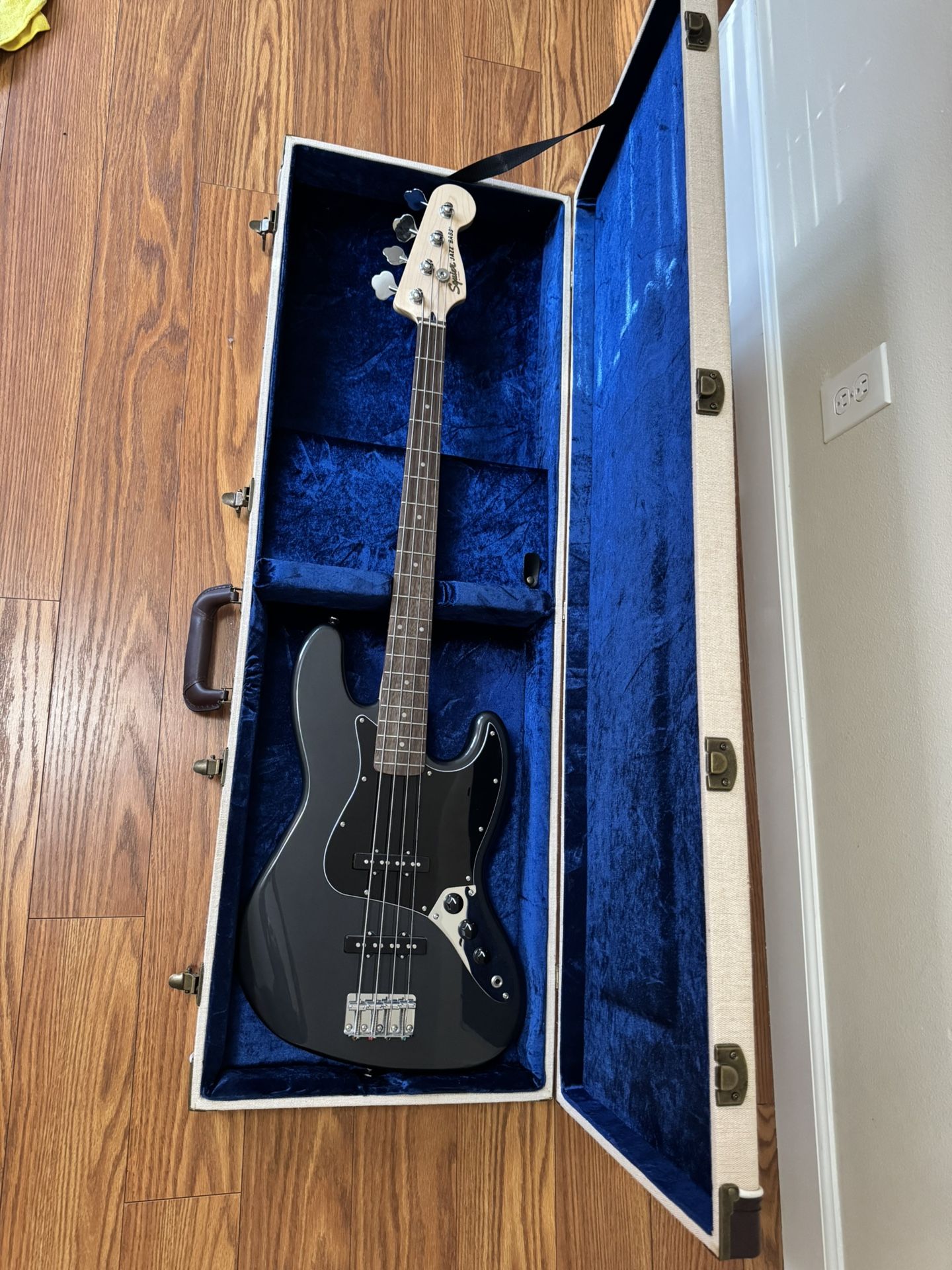 Squire Jazz Bass