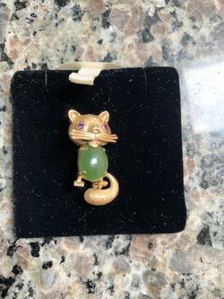 14 karat Gold cat pin Beautiful