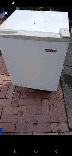 Haiser Mini Fridge