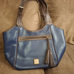 Dooney And Bourke  Purse 