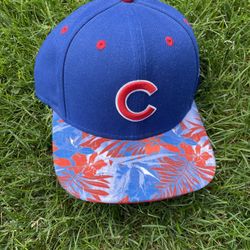 Men's Chicago Cubs New Era Tropic Floral Golfer Lightly Structured Snapback Hat.  
