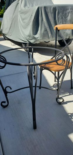 Wood/rod iron dinning room chairs and rod iron table base