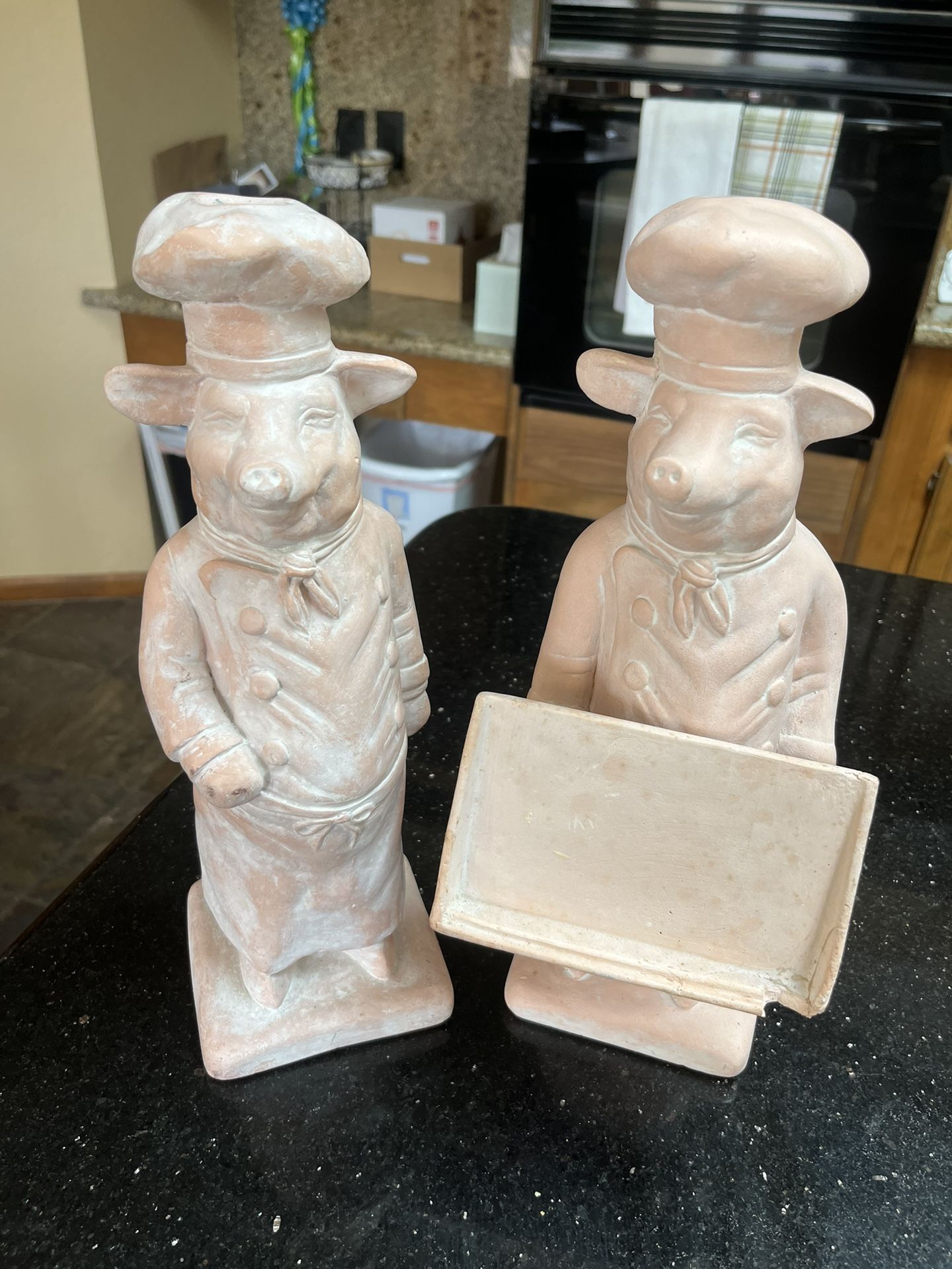 Artcast Studio Chalkware Chef Pig Statue w/ Sign Holder 13.5" Farmhouse Kitchen Decor.