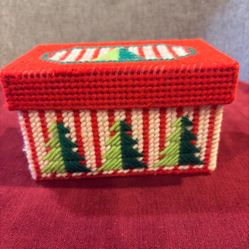 Pre-Owned Vintage Needle Point Christmas Tree Card Recipe Box/Storage Box