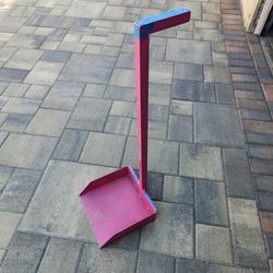 Aluminum dust pan
