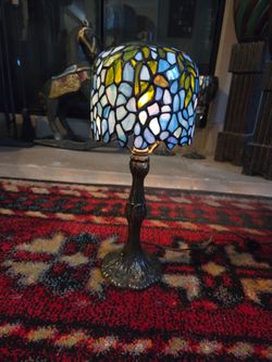 Beautiful Tiffany-Style Table Lamp – Wisteria Model