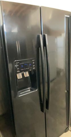 Samsung Side By Side Black Fridge
