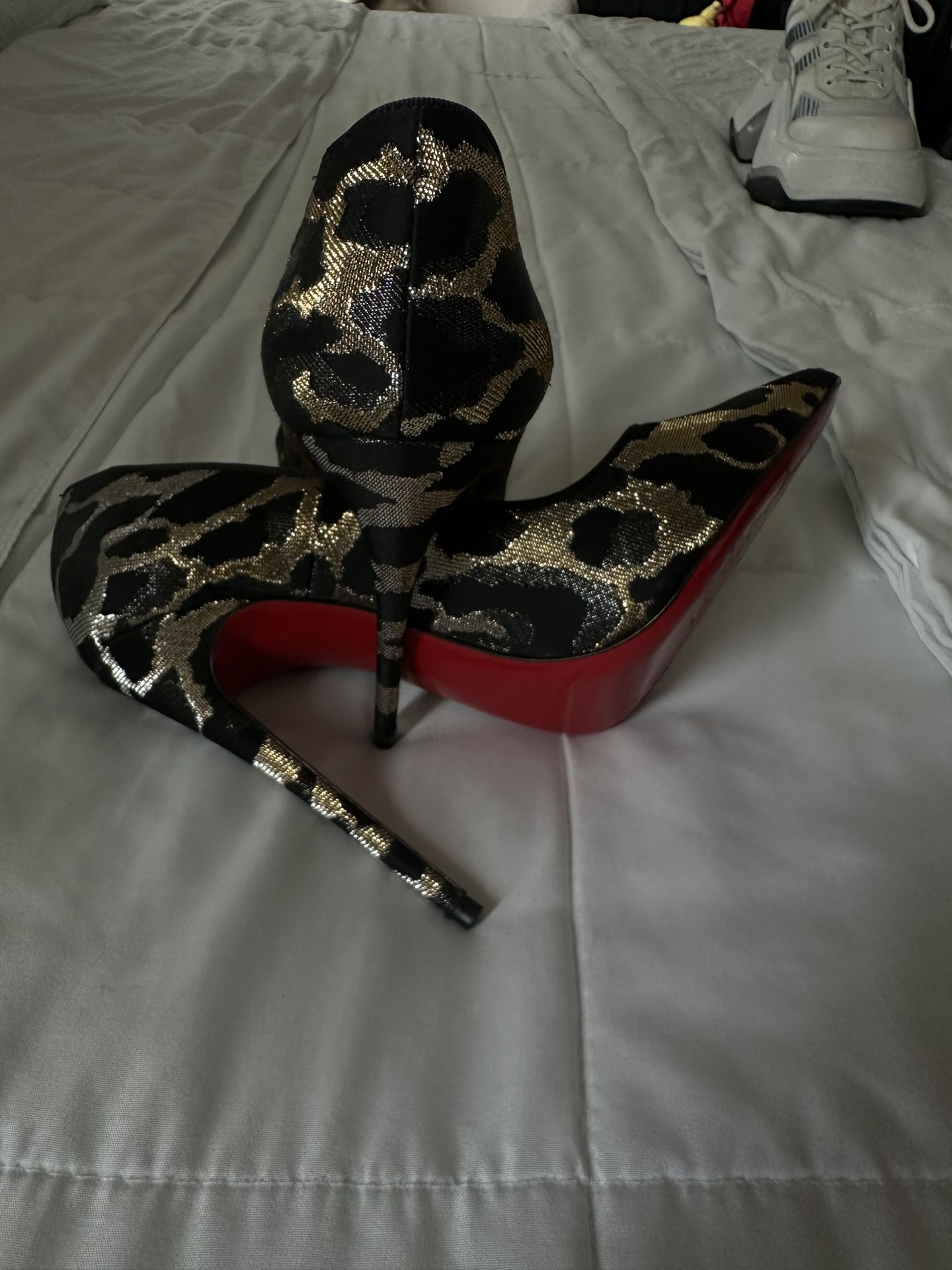 Red bottoms size 37