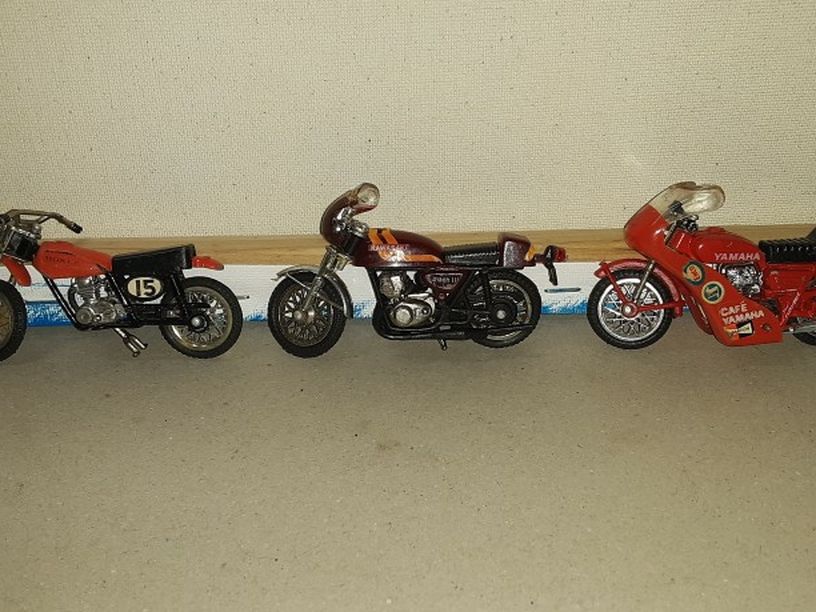 5 Vintage Diecast Motorcycles