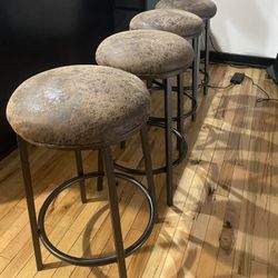 4 Bar Stools Like New. Only $20 Each 