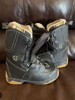Salomon snowboard boots Size 8