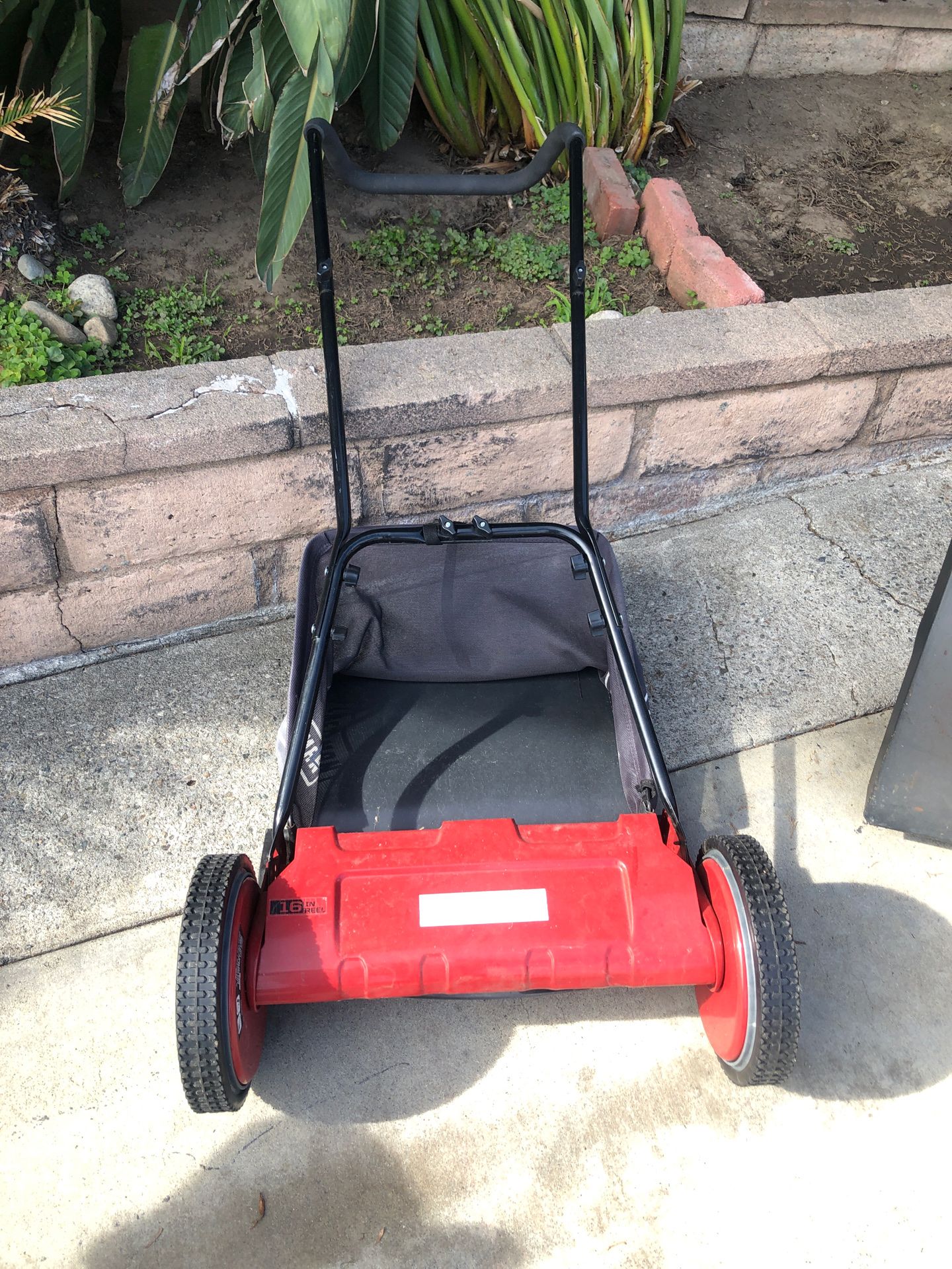 Manual lawn mower