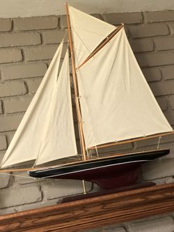 Model sail boat