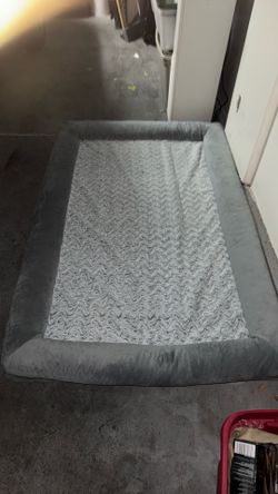 Large oversized Animal Bed - new excellent condition