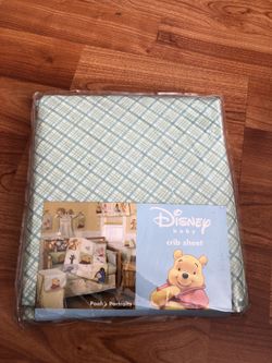 Disney Winnie the Pooh crib sheet