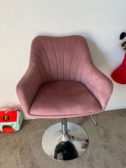 Adjustable height chair