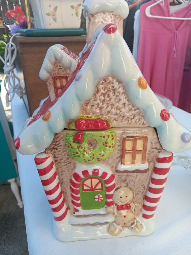 CERAMIC GINGER CHRISTMAS COOKIE JAR