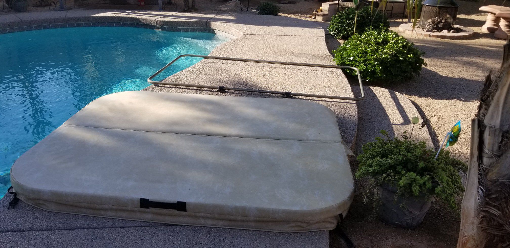 Hot Tub Spa Jacuzzi cover and lift