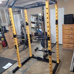 Squat Rack/Power rack With Pulley System, Lat Pull Down, Dips Station And Attachments