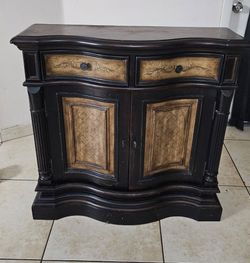 Elegant Accent Cabinet / Storage Cabinet – Great Condition