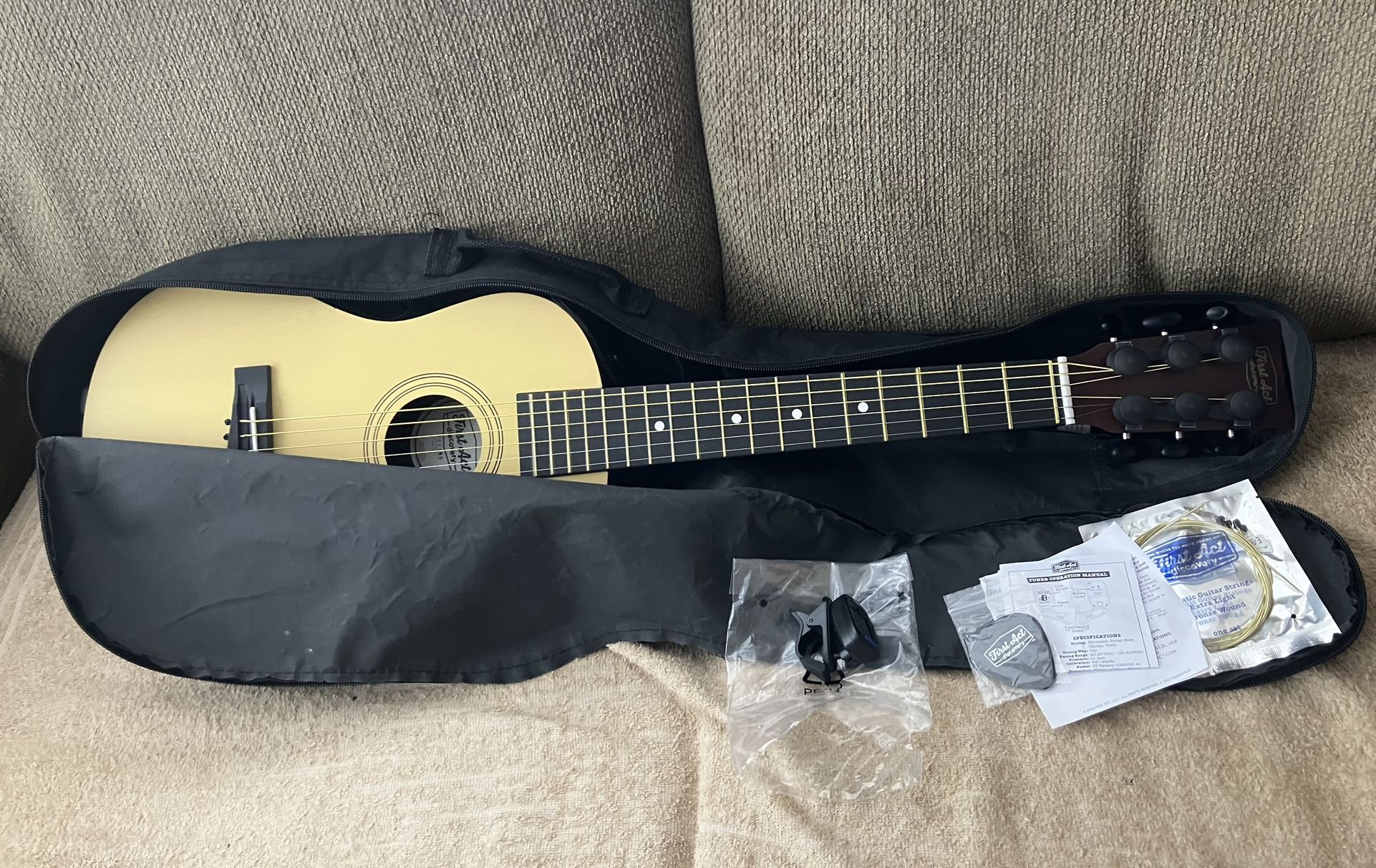 First Act Discovery Child’s Acoustic Guitar With Guitar Bag