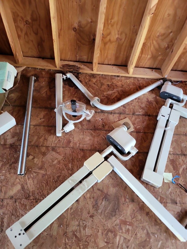 Dental Lights, Xray Or For Scrap FREE