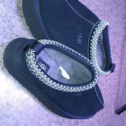 UGGs Tasman 2 (NEW) Size 8 Womans 
