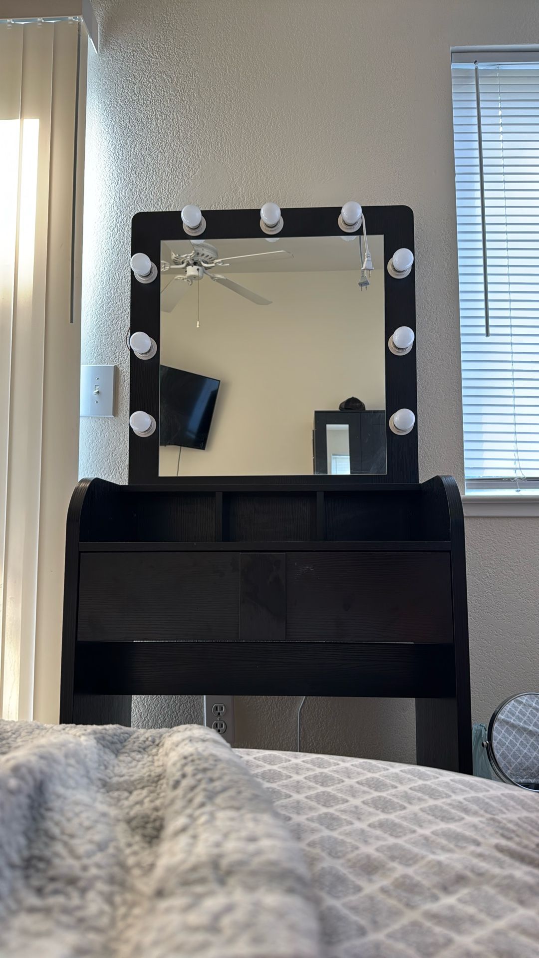 Hollywood LED mirror