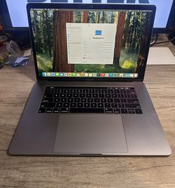 2018 15” MacBook Pro: 2.2Ghz i7, 16GB, 256GB SSD, New Battery!